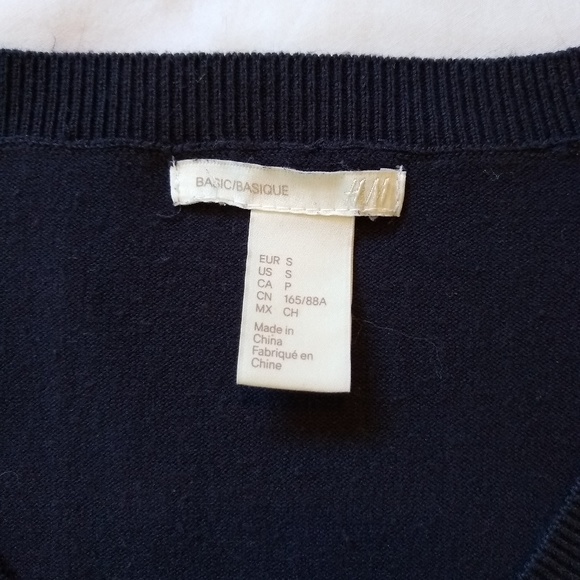 🔴SOLD🔴H&M V-Neck Long Sleeve 🐇 - Picture 4 of 4